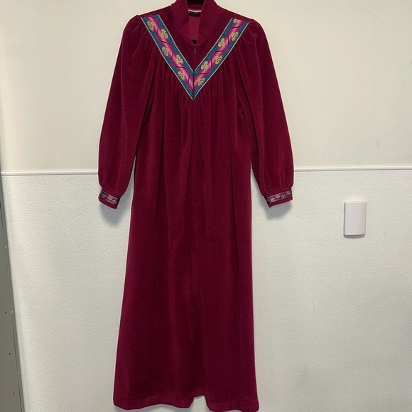 Vintage Vanity Fair Wine Red Half Zip Nightgown Housecoat Women’s Size Small 70s - Picture 5 of 12